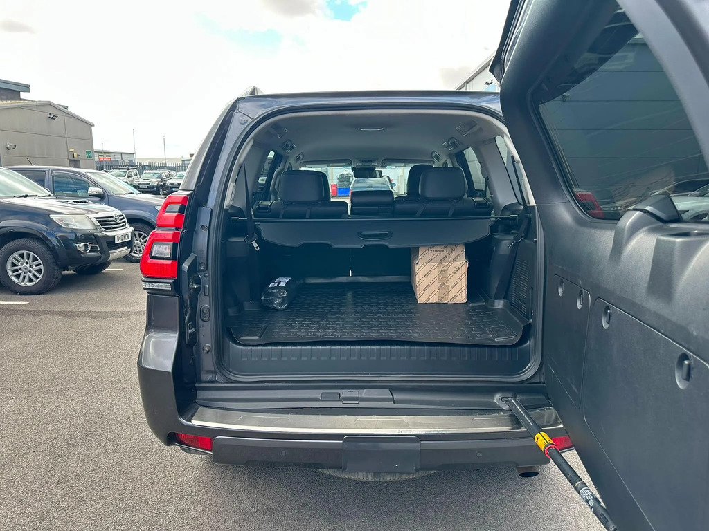 Toyota Land Cruiser 2.8D Invincible Silver #20