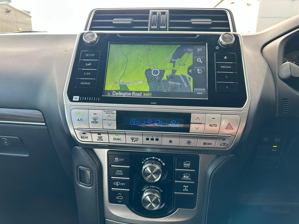 Toyota Land Cruiser 2.8D Invincible Silver #7