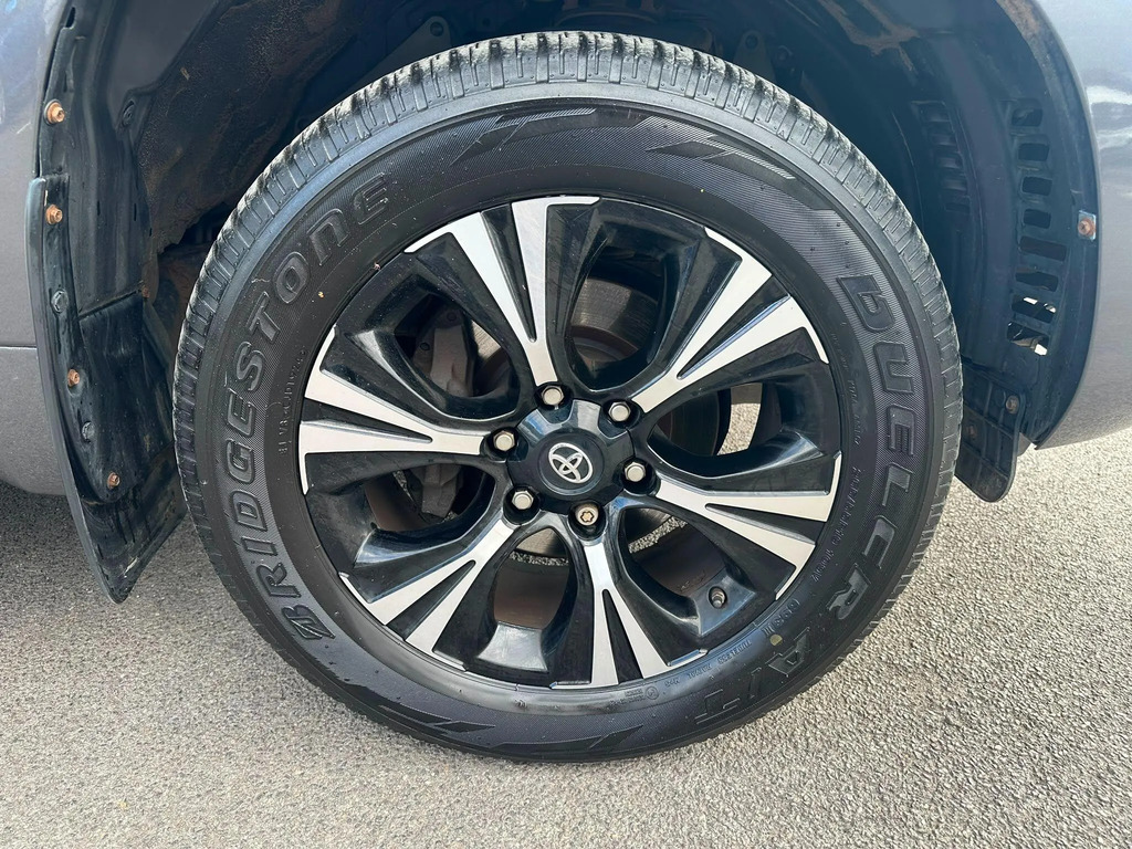 Toyota Land Cruiser 2.8D Invincible Silver #18