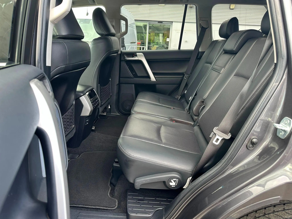 Toyota Land Cruiser 2.8D Invincible Silver #12