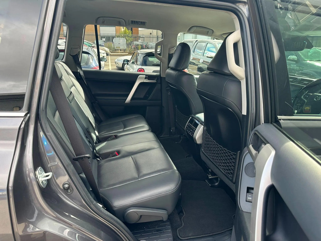 Toyota Land Cruiser 2.8D Invincible Silver #13