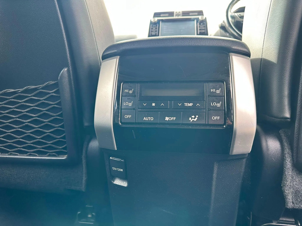 Toyota Land Cruiser 2.8D Invincible Silver #27