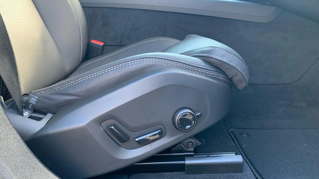 Volvo XC60 Black Edition Plus, T6 Awd Plug-in Hybrid, Electri Black #28