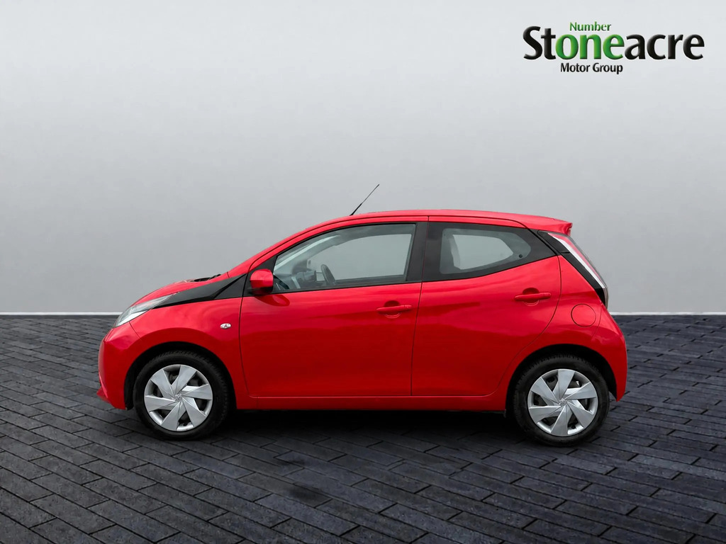 Toyota Aygo 1.0 Vvt-i X-play Hatchback Red #5
