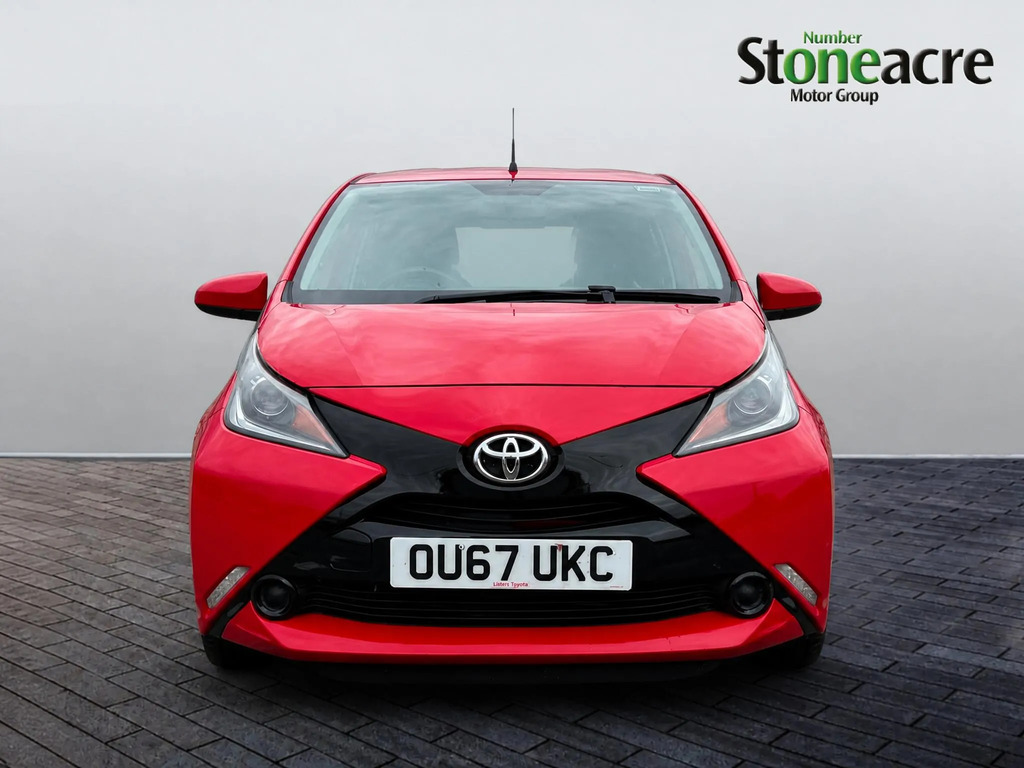 Toyota Aygo 1.0 Vvt-i X-play Hatchback Red #2