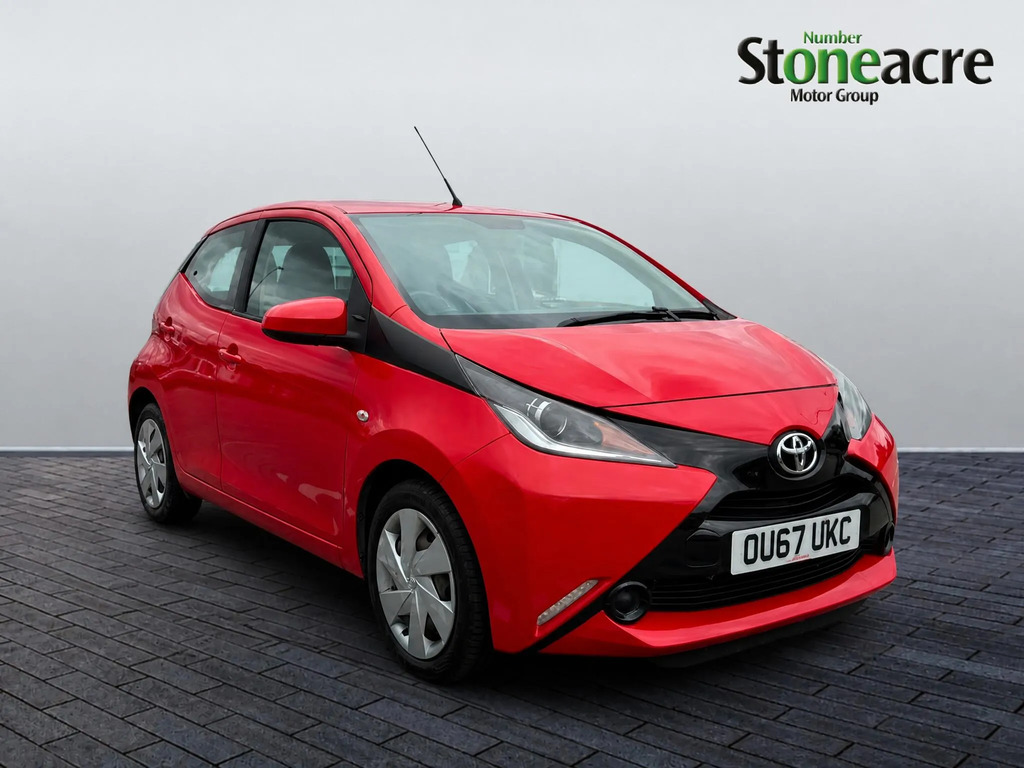 Toyota Aygo 1.0 Vvt-i X-play Hatchback Red