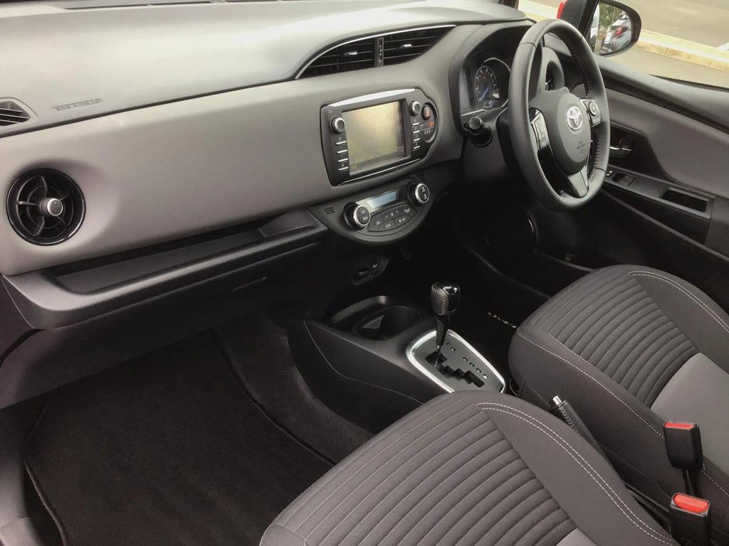 Toyota Yaris 1.5 Vvt-h Icon Tech Hatchback  #5