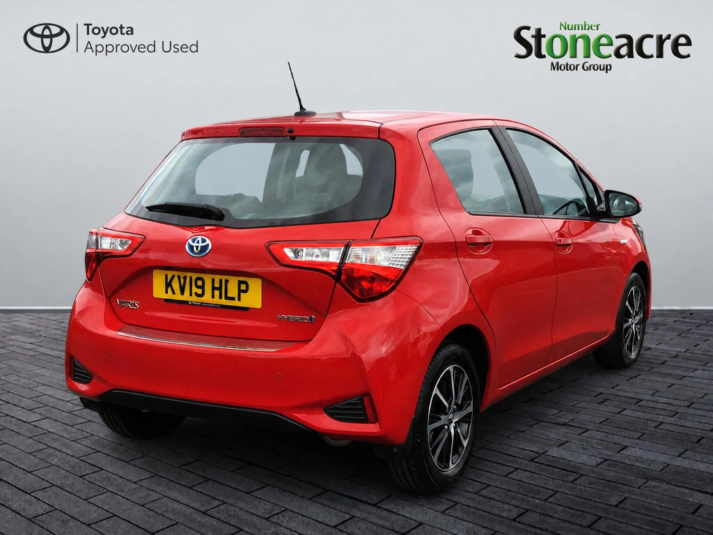 Toyota Yaris 1.5 Vvt-h Icon Tech Hatchback  #2