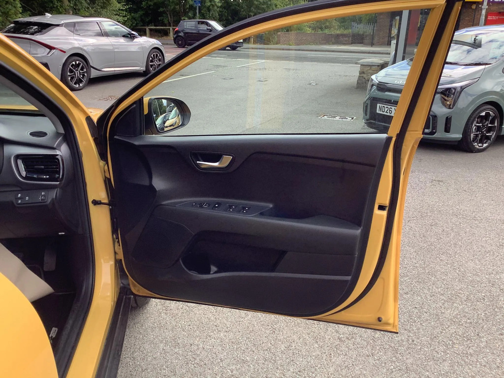 Kia Stonic 1.0T Gdi 48V Gt-line S Dct Estate Yellow #20
