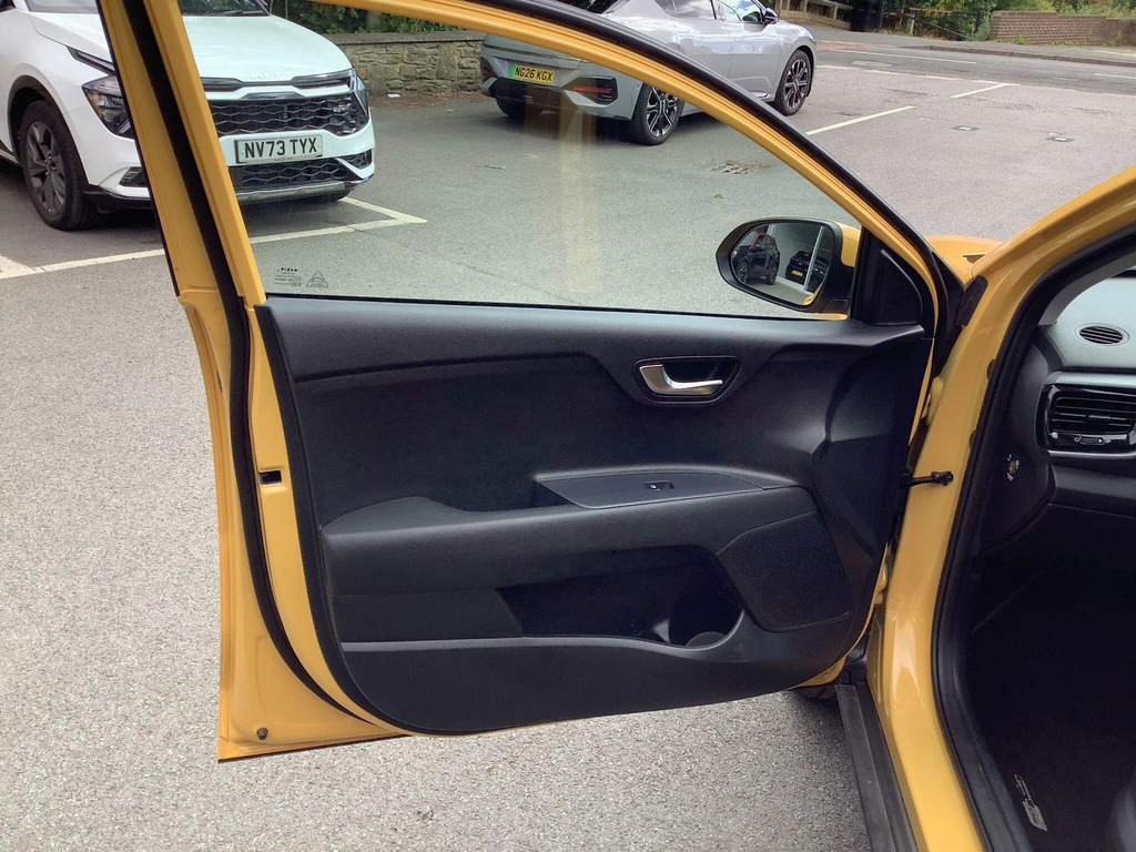 Kia Stonic 1.0T Gdi 48V Gt-line S Dct Estate Yellow #18