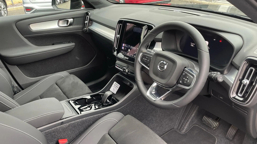 Volvo XC40 2.0 B3p Plus Dark #4
