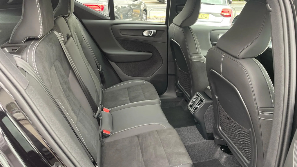 Volvo XC40 2.0 B3p Plus Dark #6