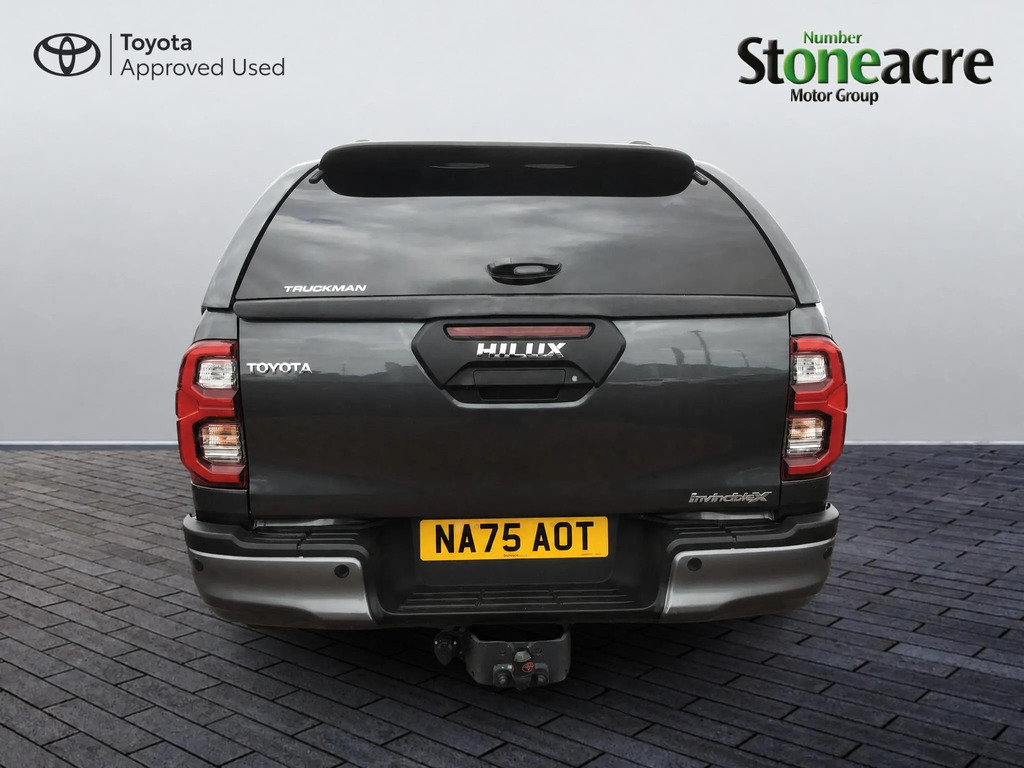 Toyota HILUX 2.8L Invincible X Silver #17