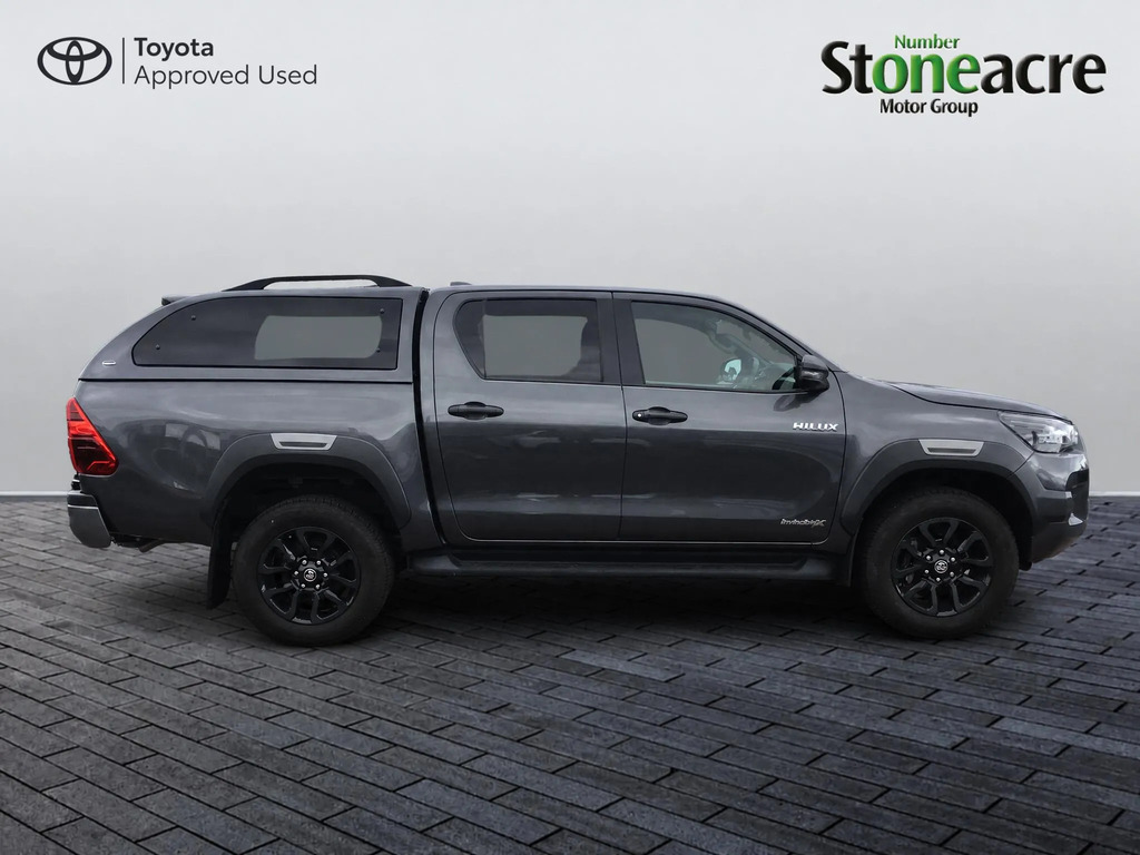 Toyota HILUX 2.8L Invincible X Silver #18
