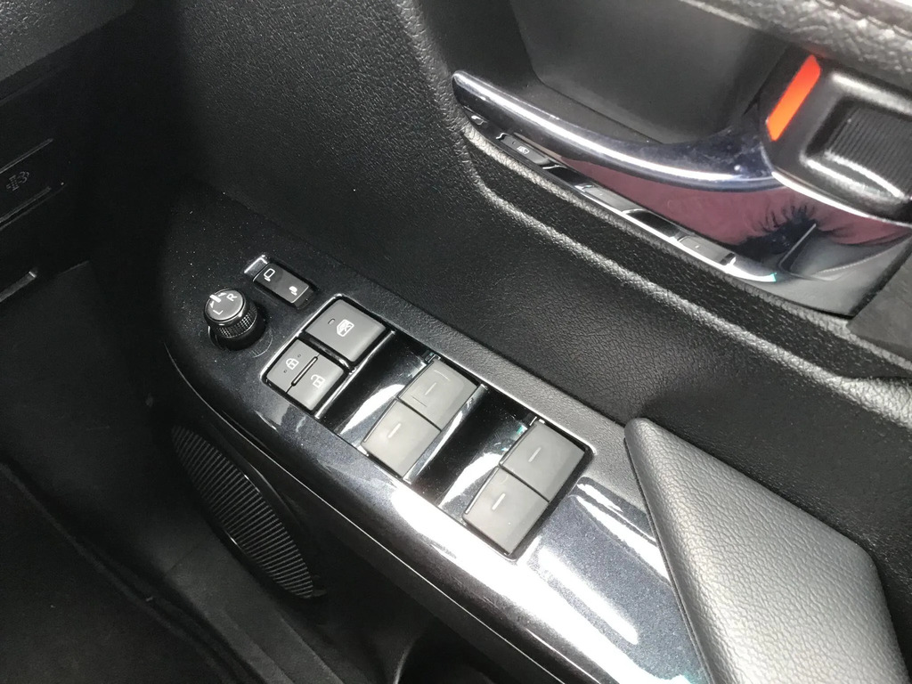 Toyota HILUX 2.8L Invincible X Silver #11