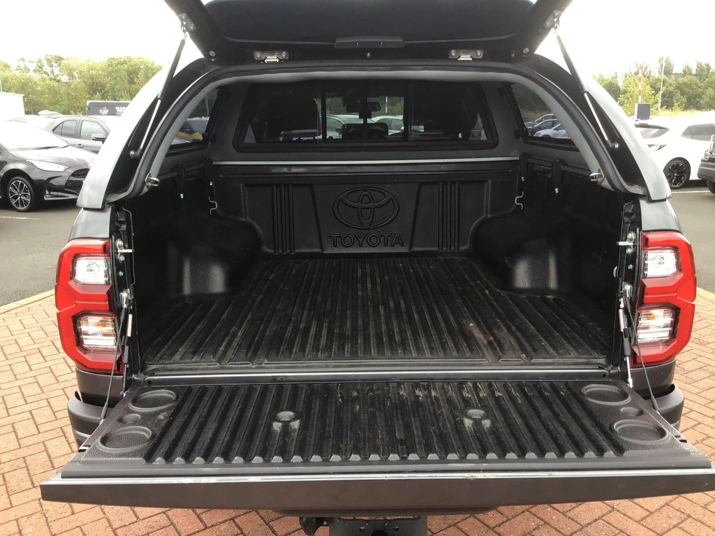 Toyota HILUX 2.8L Invincible X Silver #16