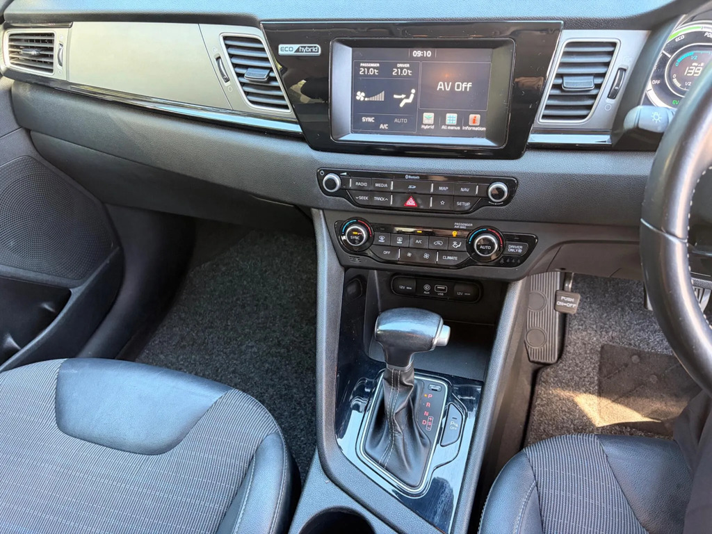 Kia Niro Kia Estate 1.6 Gdi Phev 3 Dct White #26