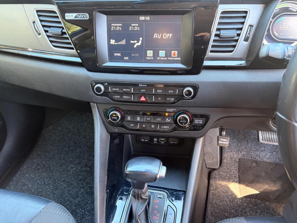 Kia Niro Kia Estate 1.6 Gdi Phev 3 Dct White #25