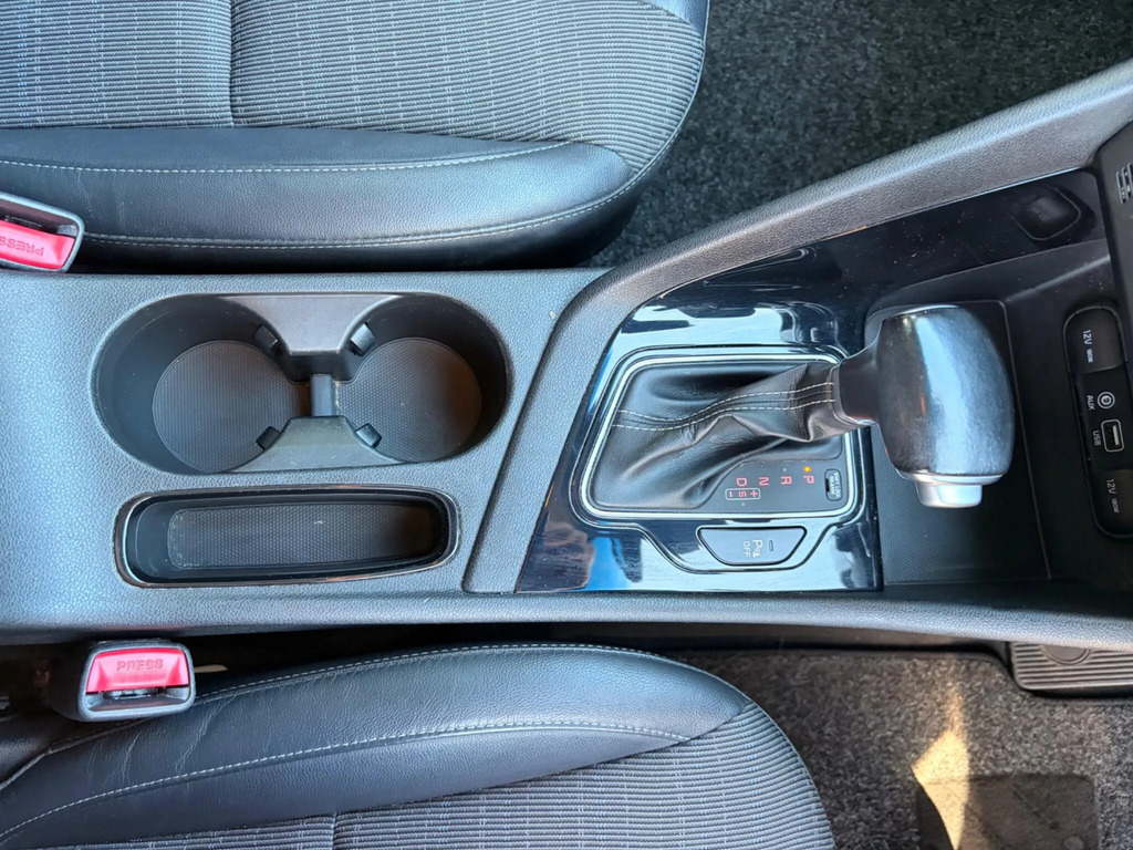 Kia Niro Kia Estate 1.6 Gdi Phev 3 Dct White #9