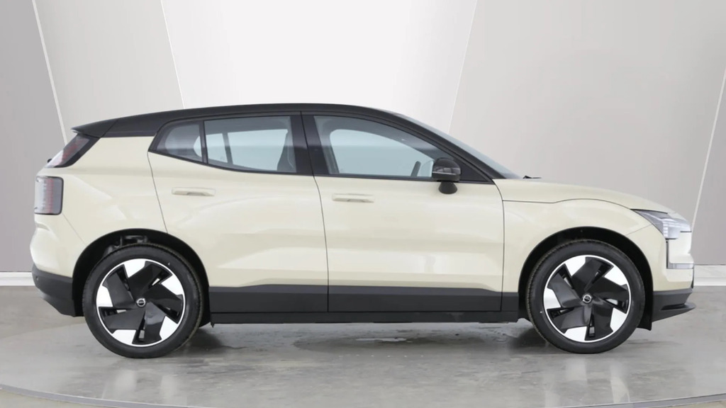 Volvo EX30 Twin Performance 69Kwh Plus Awd  #2