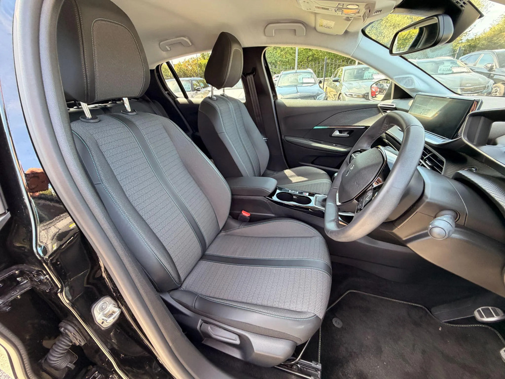 Peugeot 208 1.2 Puretech Allure Premium Hatchback M #18