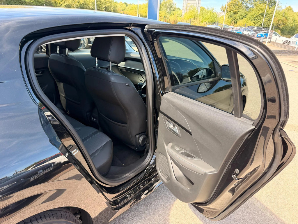 Peugeot 208 1.2 Puretech Allure Premium Hatchback M #23