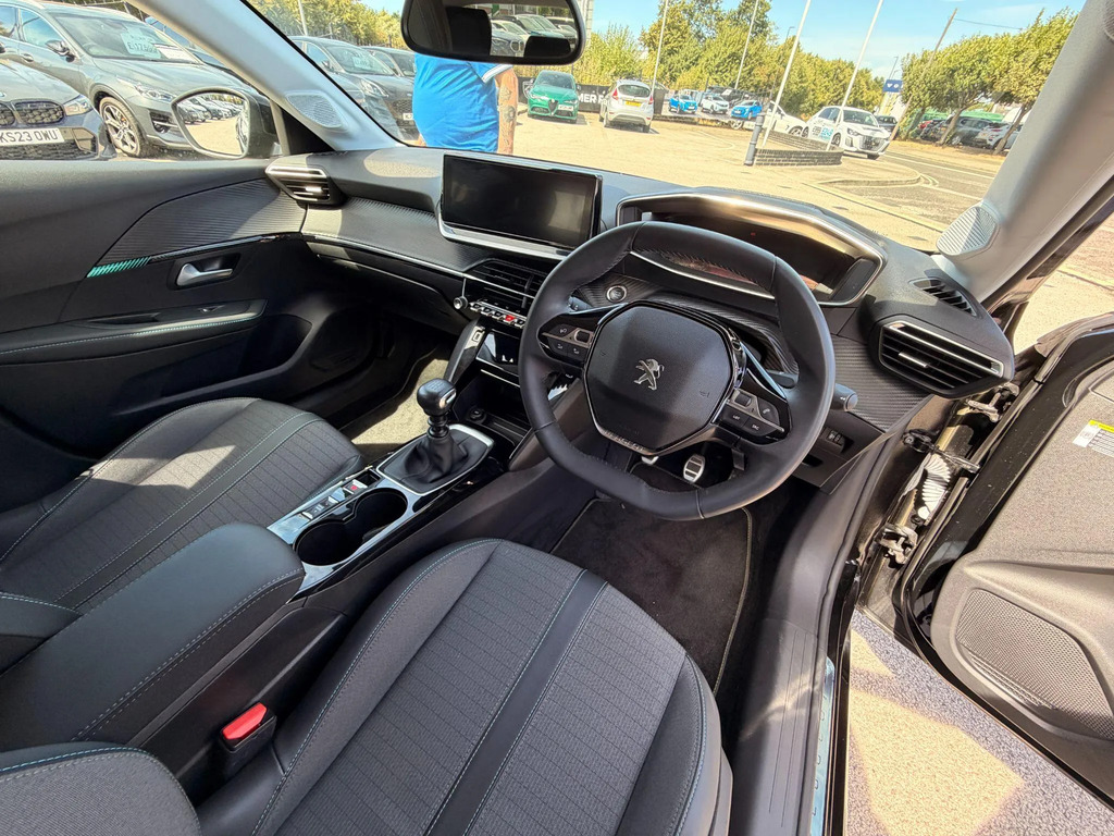 Peugeot 208 1.2 Puretech Allure Premium Hatchback M #19