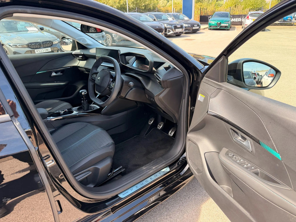 Peugeot 208 1.2 Puretech Allure Premium Hatchback M #17