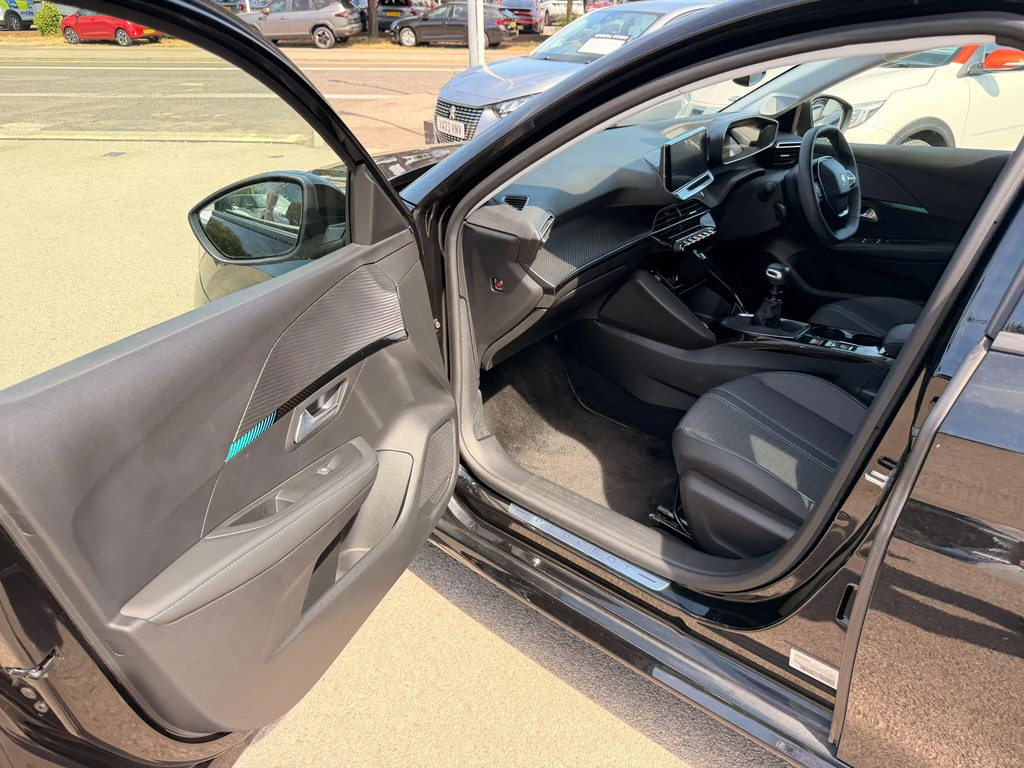 Peugeot 208 1.2 Puretech Allure Premium Hatchback M #20