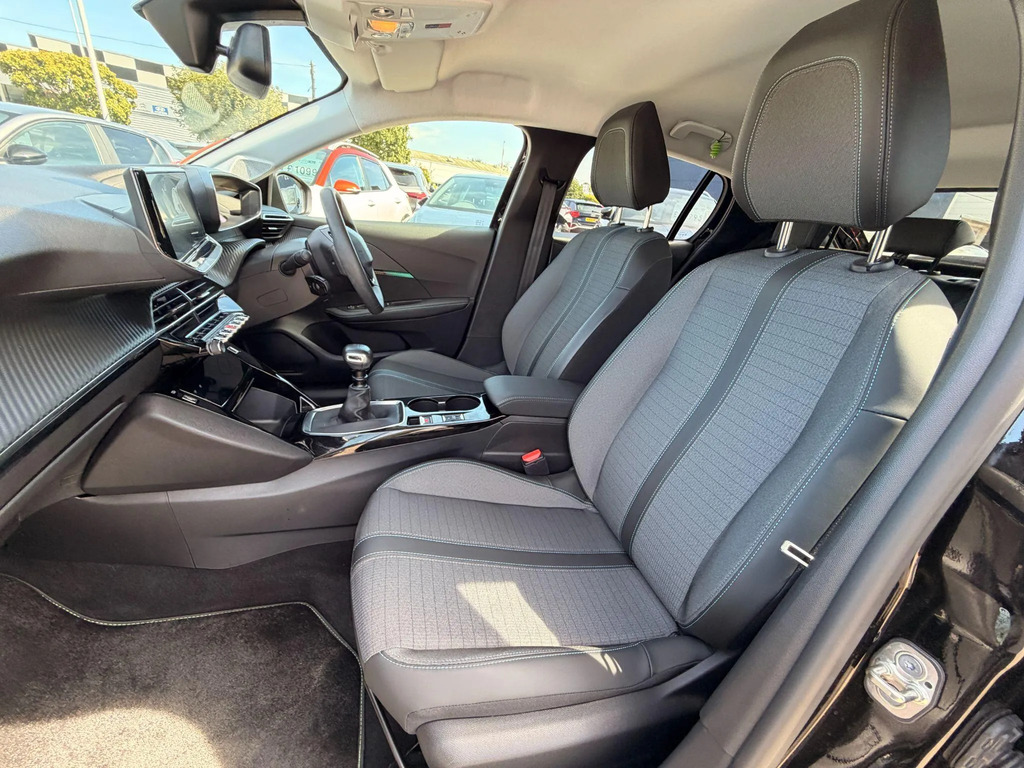 Peugeot 208 1.2 Puretech Allure Premium Hatchback M #21