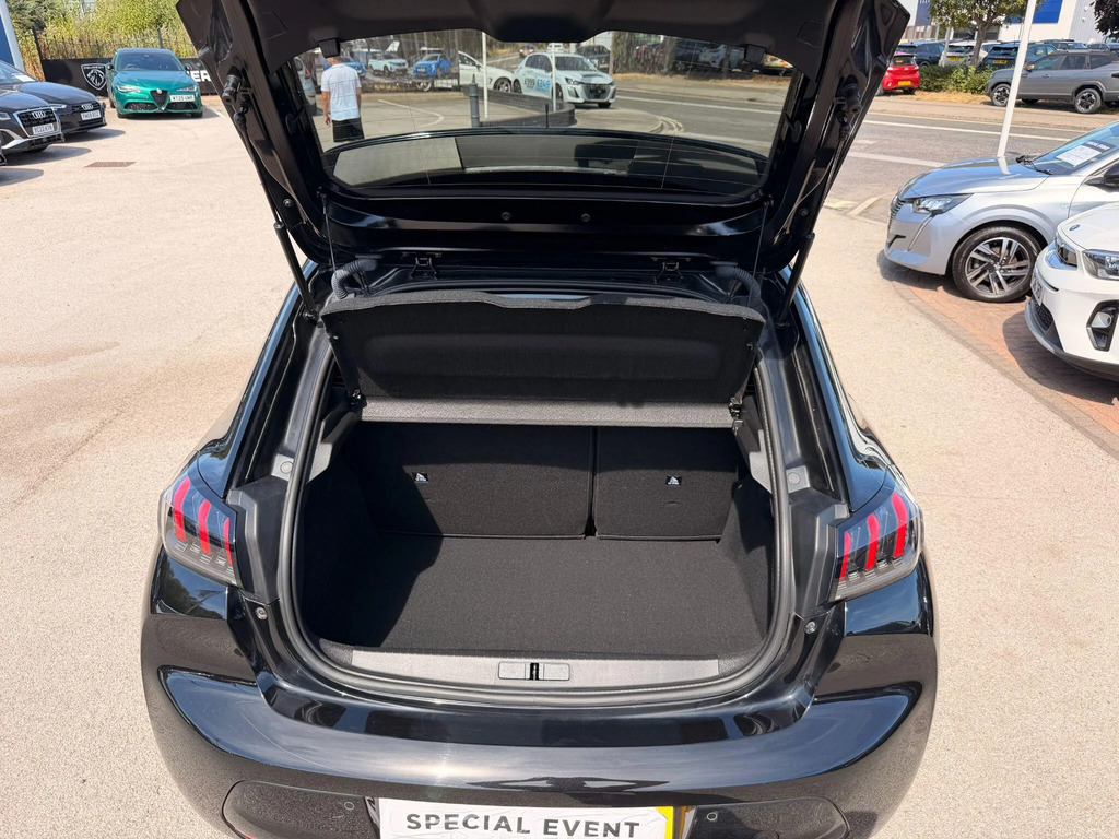 Peugeot 208 1.2 Puretech Allure Premium Hatchback M #9