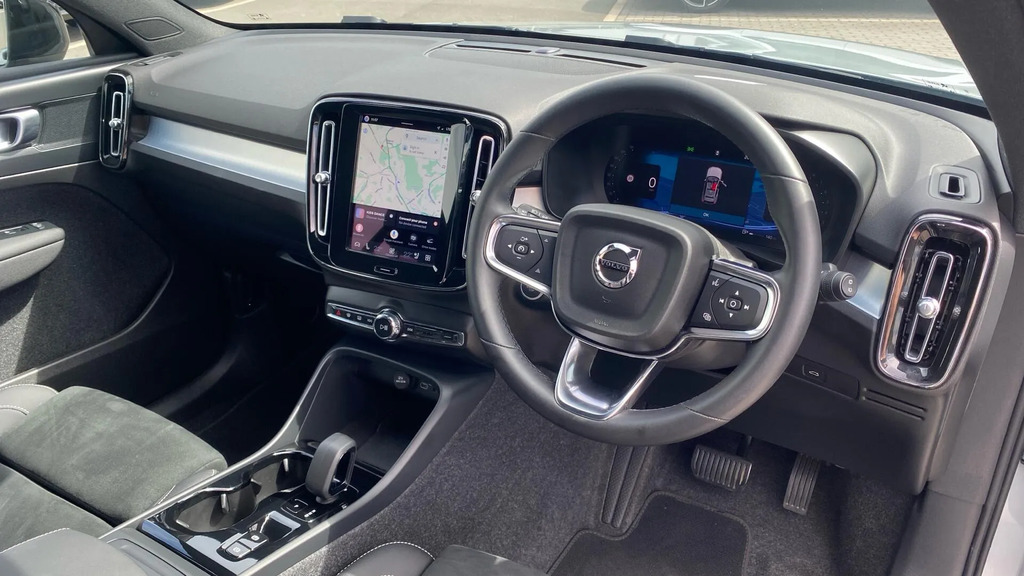 Volvo XC40 2.0 B3p Plus Dark  #4