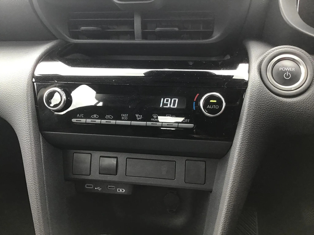Toyota Yaris Cross Icon Green #9