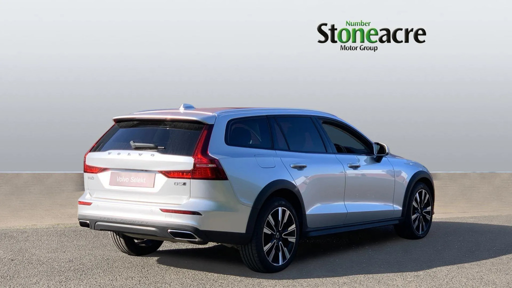 Volvo V60 Cross Country 2.0 B5p Cross Country Silver #2