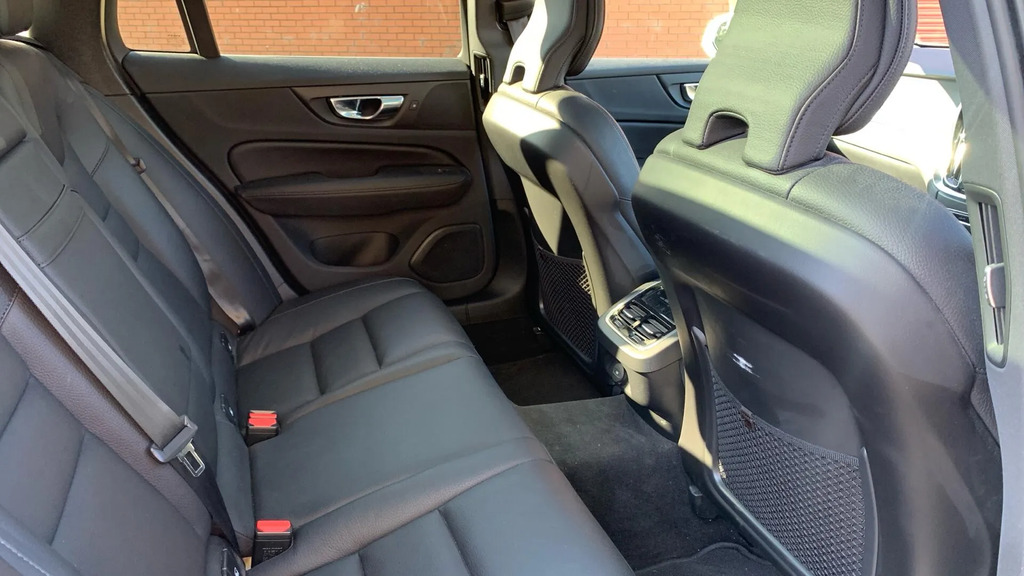 Volvo V60 Cross Country 2.0 B5p Cross Country Silver #6