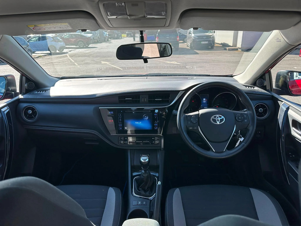 Toyota Auris 1.2T Icon  #5