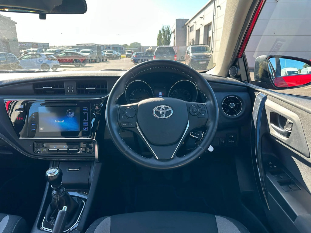 Toyota Auris 1.2T Icon  #6
