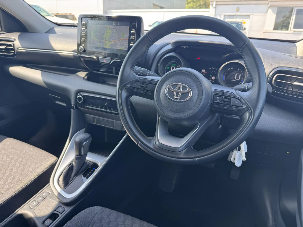 Toyota Yaris 1.5 Vvt-h Design Hatchback Hybrid E-cvt Silver #16