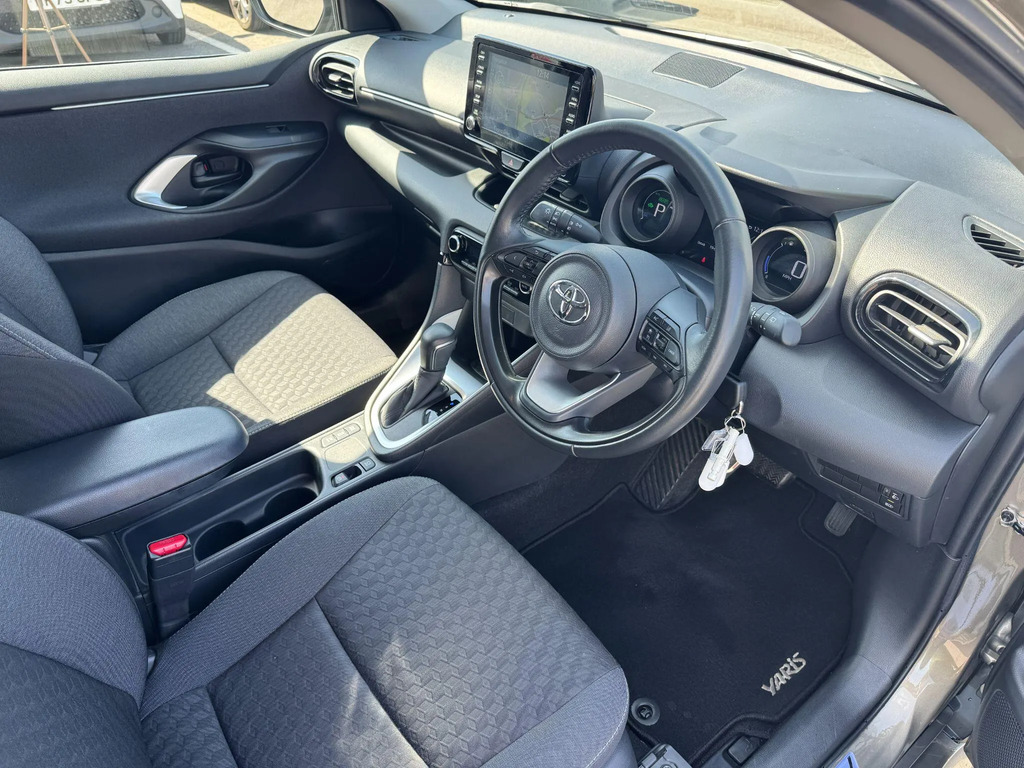 Toyota Yaris 1.5 Vvt-h Design Hatchback Hybrid E-cvt Silver #11