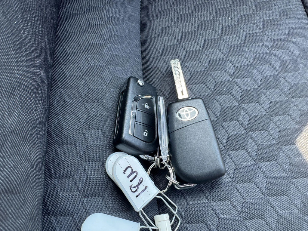 Toyota Yaris 1.5 Vvt-h Design Hatchback Hybrid E-cvt Silver #20