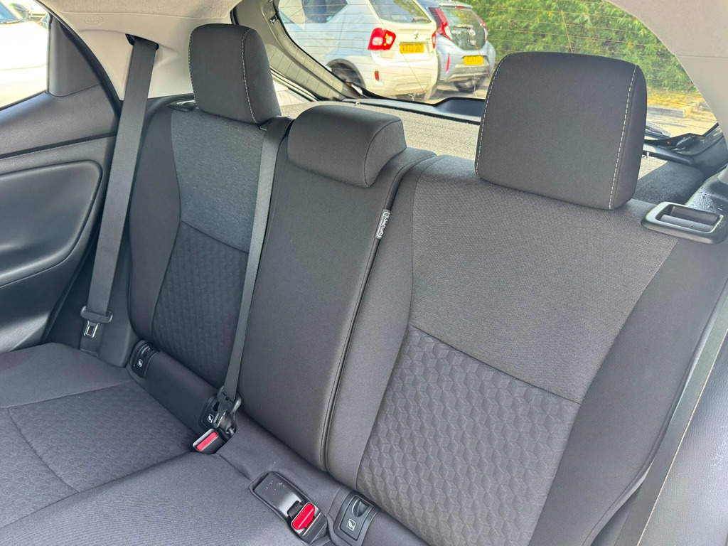 Toyota Yaris 1.5 Vvt-h Design Hatchback Hybrid E-cvt Silver #13