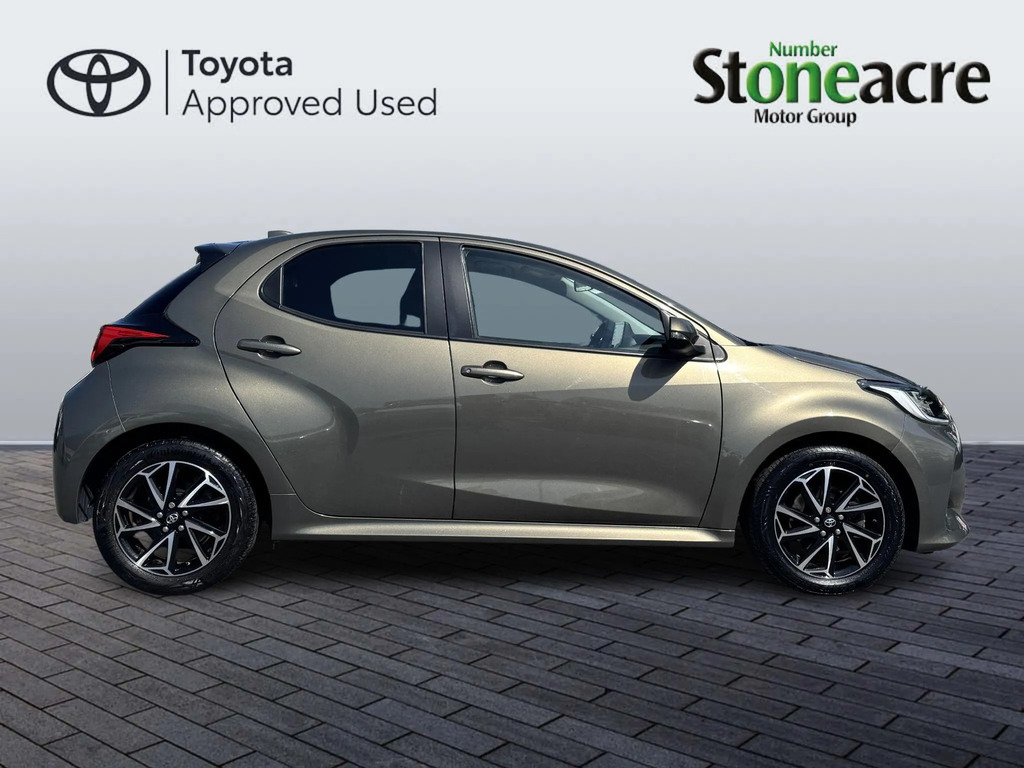 Toyota Yaris 1.5 Vvt-h Design Hatchback Hybrid E-cvt Silver #2