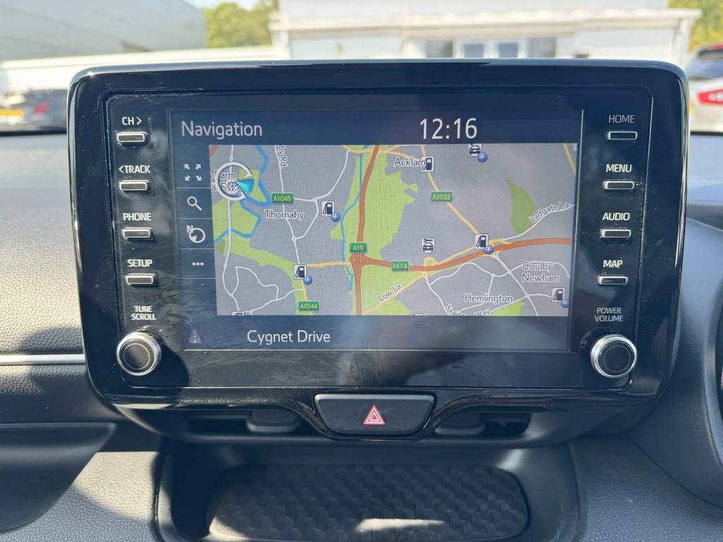 Toyota Yaris 1.5 Vvt-h Design Hatchback Hybrid E-cvt Silver #19