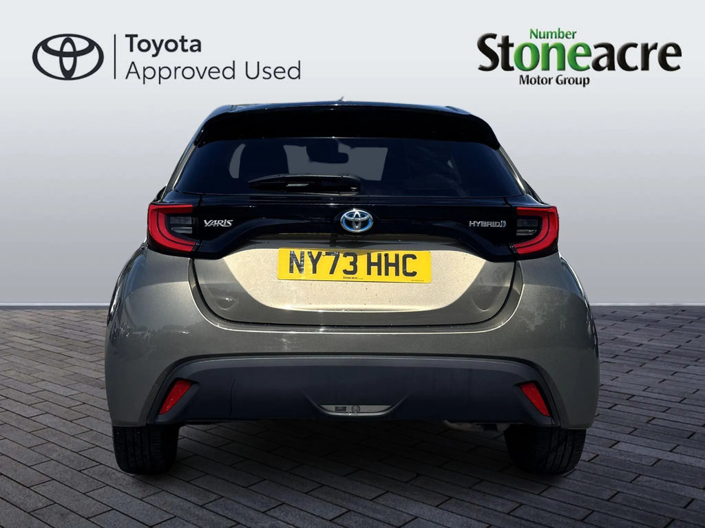 Toyota Yaris 1.5 Vvt-h Design Hatchback Hybrid E-cvt Silver #4