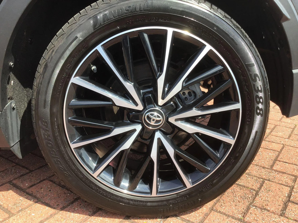 Toyota C-Hr Hybrid 1.8 122Bhp Icon Crossover 5-Dr Grey #18