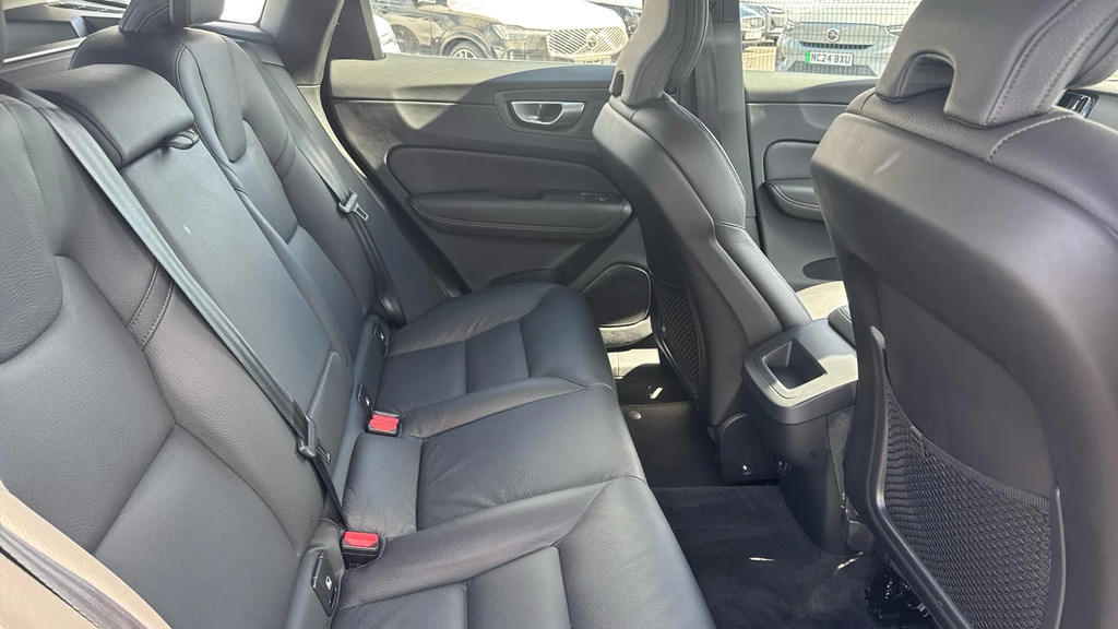 Volvo XC60 Suv #6