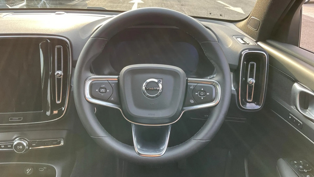 Volvo XC40 B4 194Bhp Ultra Bright Mild Hybrid - 360 Parkin Blue #10