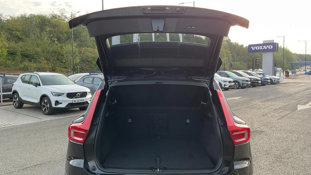 Volvo XC40 B4 194Bhp Ultra Bright Mild Hybrid - 360 Parkin Blue #12
