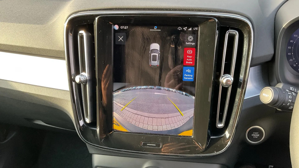 Volvo XC40 B4 194Bhp Ultra Bright Mild Hybrid - 360 Parkin Blue #16