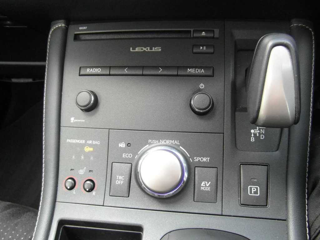 Lexus CT 1.8 200H F Sport Cvt Euro 6 Ss White #12